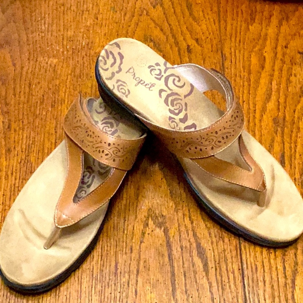 Women’s like new sandals